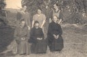 Comenzando arriba por la izquierda, Ignacia Mendiguren, Josefa Mendiguren, Josefa Baztarrika. Abajo, comenzando por la izquierda, Josefa Ayestaran, Nikolasa Aranburu, Agustina Zizurkil