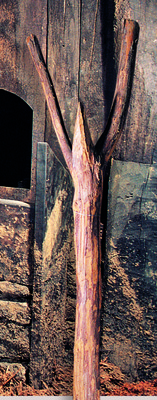 Palo de punta afilada utilizado para colgar el cerdo muerto y limpiar sus entrañas durante la matanza