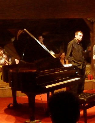 Javier Perez de Azpeitia pianojolea