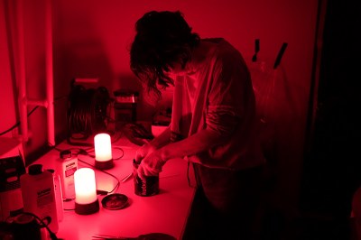 La exposición "AHT vs AHT" de Asier Gogortza,  resultado de la residencia artística Patrim 4.0, en el Caserío Museo Igartubeiti