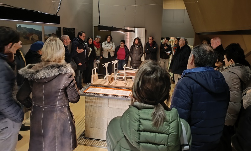 Visita guiada a la exposición "Baserria. Madera, piedra, mito, presente" 